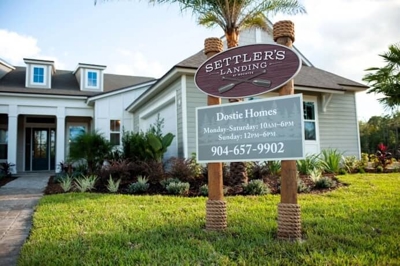 Exterior Signs Photo